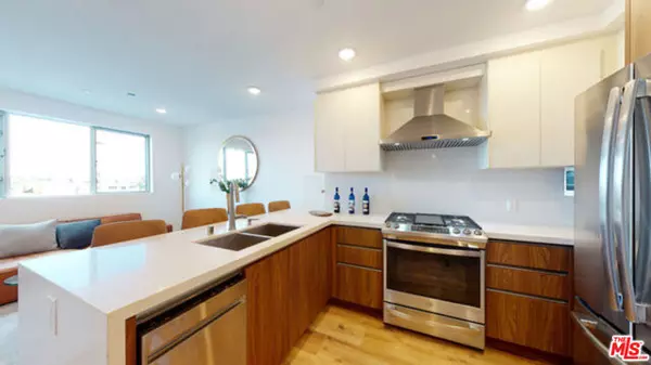 Los Angeles, CA 90035,1143 Glenville Drive #502