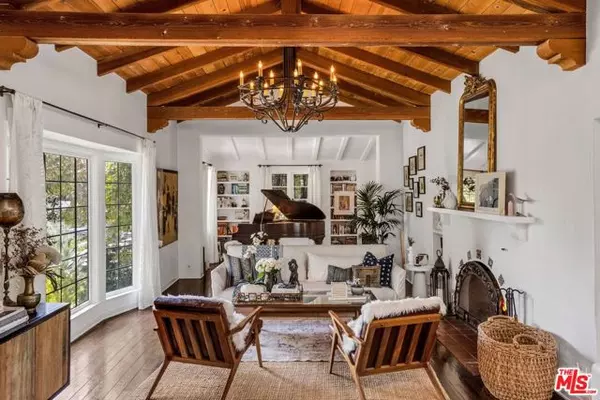 Los Angeles, CA 90049,235 Bronwood Avenue