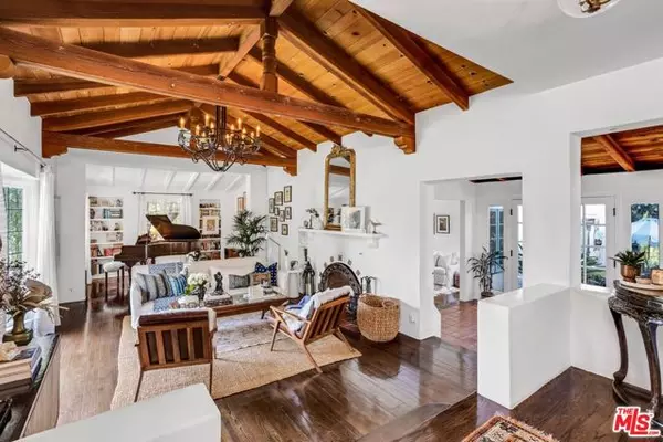 Los Angeles, CA 90049,235 Bronwood Avenue