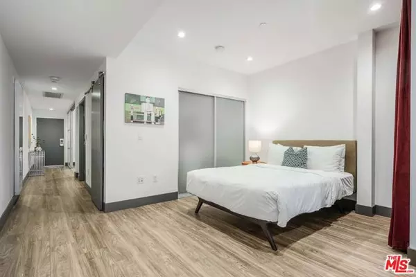 Los Angeles, CA 90015,932 S Hill Street #401