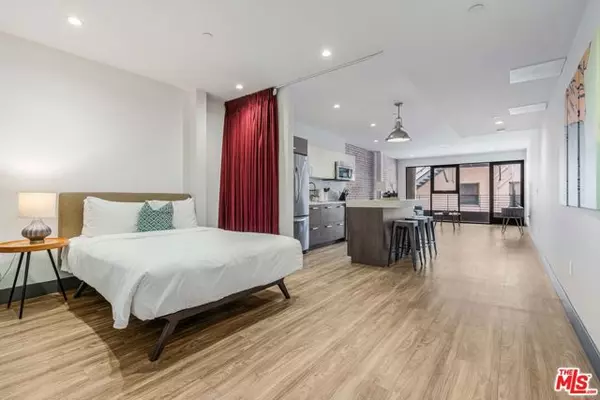 Los Angeles, CA 90015,932 S Hill Street #401