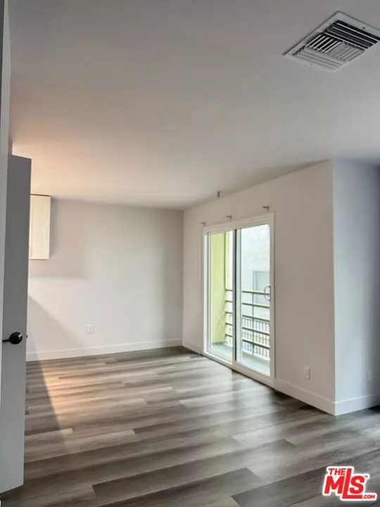 Los Angeles, CA 90004,155 S St Andrews Place #5