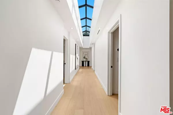 West Hollywood, CA 90048,540 Westmount Drive