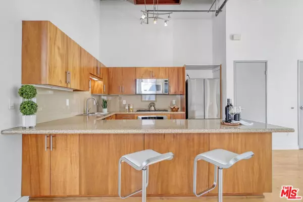 Los Angeles, CA 90015,330 W 11th Street #703