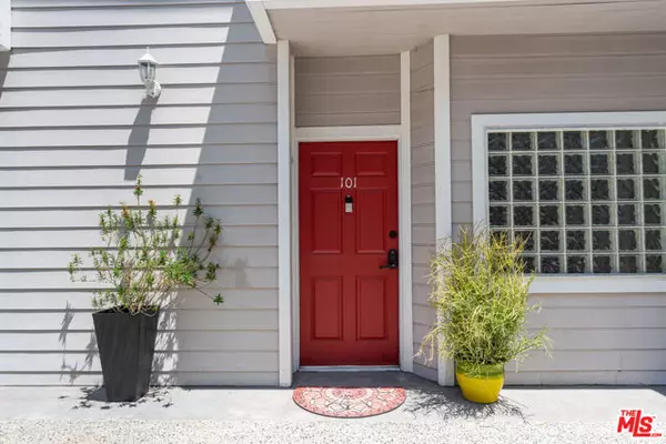 Los Angeles, CA 90027,4437 Avocado Street #101