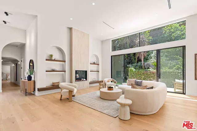 Los Angeles, CA 90049,1401 N Bundy Drive