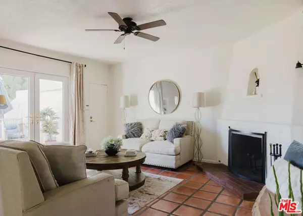 Los Angeles, CA 90068,2041 Glencoe Way