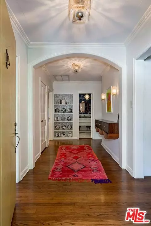 Los Angeles, CA 90068,5912 Canyon