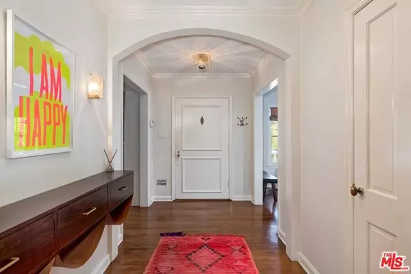 Los Angeles, CA 90068,5912 Canyon