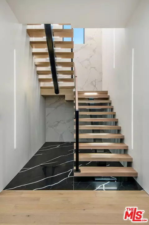 Encino (los Angeles), CA 91316,5132 Lindley Avenue