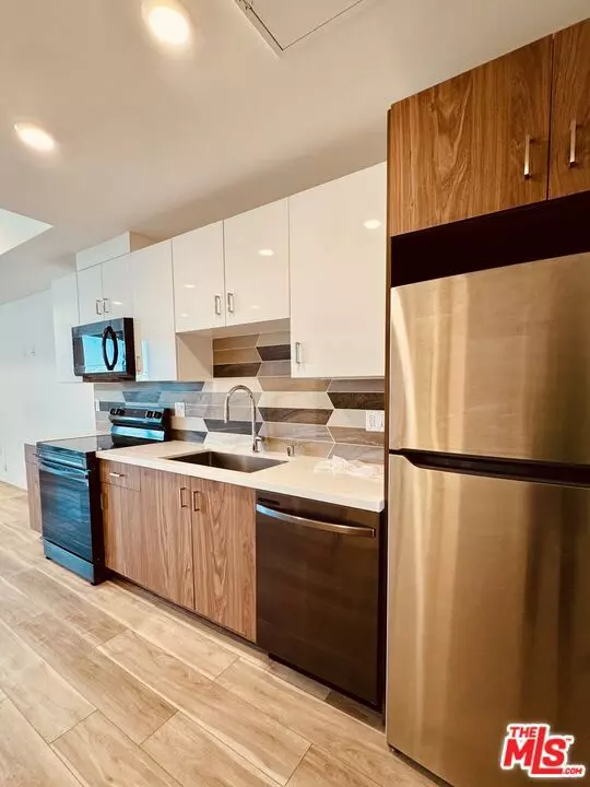 252 N Hoover Street #309, Los Angeles, CA 90004