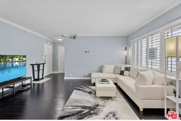 Los Angeles, CA 90049,11639 Chenault Street #404