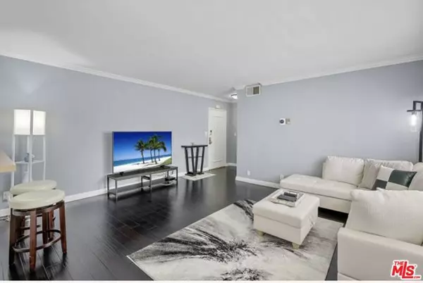 Los Angeles, CA 90049,11639 Chenault Street #404