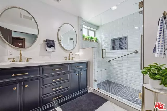 11218 Camarillo Street #305, Other - See Remarks, CA 91602