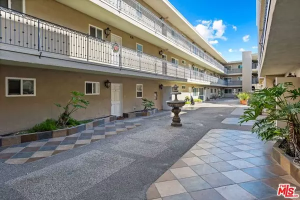 Los Angeles, CA 90049,11646 Chenault Street #2