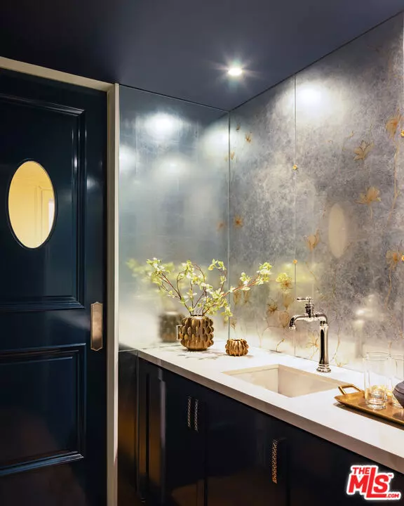 Los Angeles, CA 90049,12745 Hanover Street