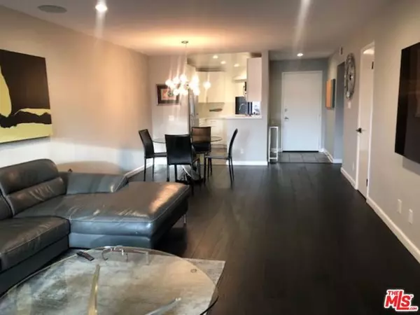 Playa Del Rey (los Angeles), CA 90293,8300 Manitoba Street #209