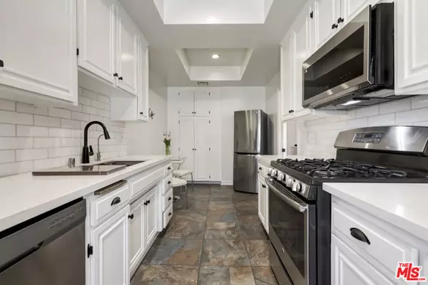 Los Angeles, CA 90035,828 S Bedford Street #202