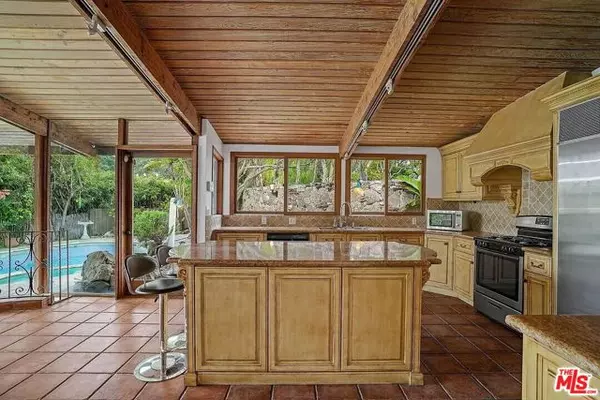 Los Angeles, CA 90049,800 Bramble Way