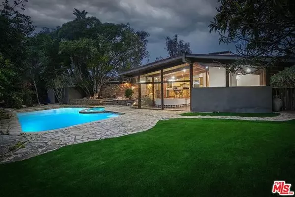 Los Angeles, CA 90049,800 Bramble Way