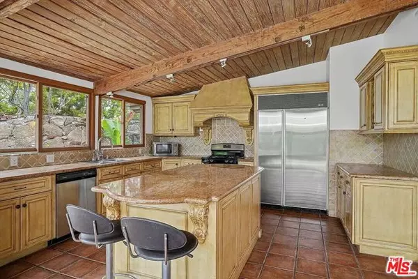 Los Angeles, CA 90049,800 Bramble Way