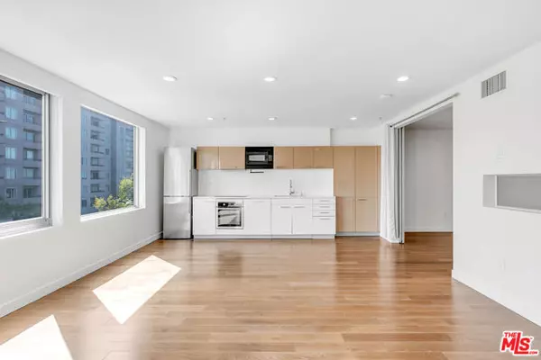 Los Angeles, CA 90015,901 S Flower Street #408