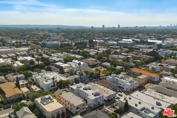 Los Angeles, CA 90038,5933 Barton Avenue