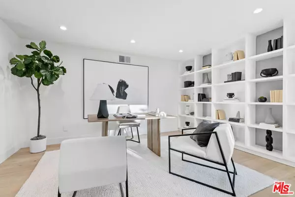 Encino (los Angeles), CA 91316,18101 Green Meadow Drive