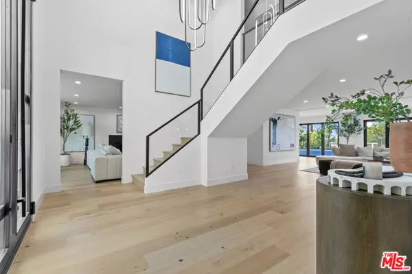 Encino (los Angeles), CA 91316,18101 Green Meadow Drive