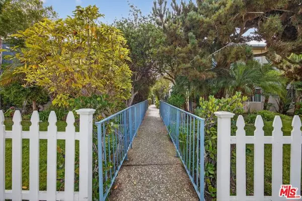 Carpinteria, CA 93013,180 Holly Avenue