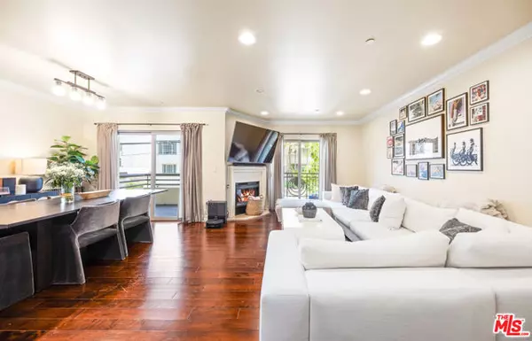 Los Angeles, CA 90049,951 Granville Avenue #202