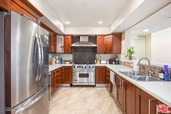 Los Angeles, CA 90049,951 Granville Avenue #202