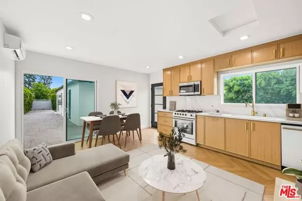 6327 Babcock, Los Angeles, CA 91606