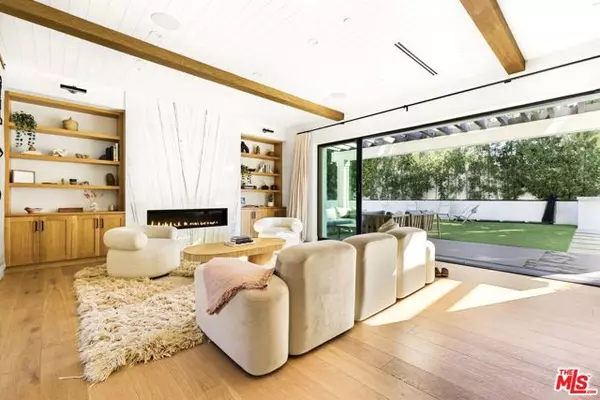 Los Angeles, CA 90068,6310 Mirror Lake Drive