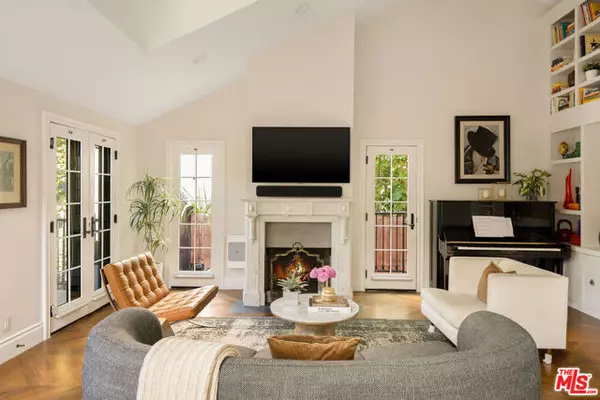 8906 Ashcroft Avenue, West Hollywood, CA 90048