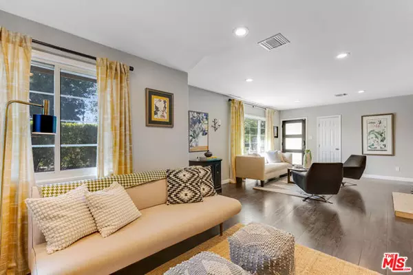 Los Angeles, CA 91406,16201 Gilmore Street