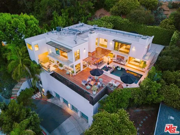 8854 Hollywood Hills Road, Los Angeles, CA 90046
