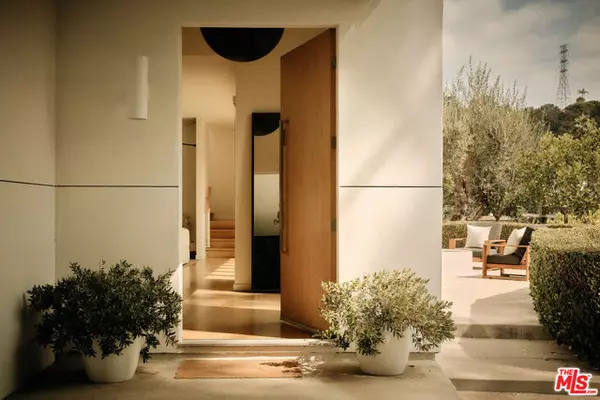 Los Angeles, CA 90068,2635 Carman Crest Drive