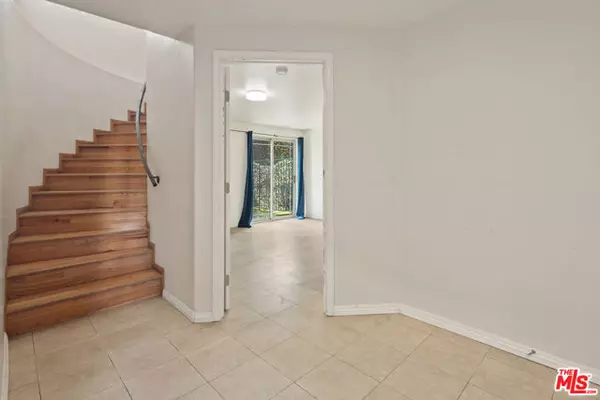 Los Angeles, CA 90038,822 N Mccadden Place