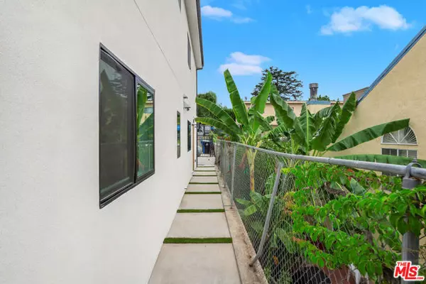 Los Angeles, CA 90026,726 Robinson Street