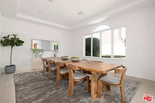 Los Angeles, CA 90077,1939 Stradella Road