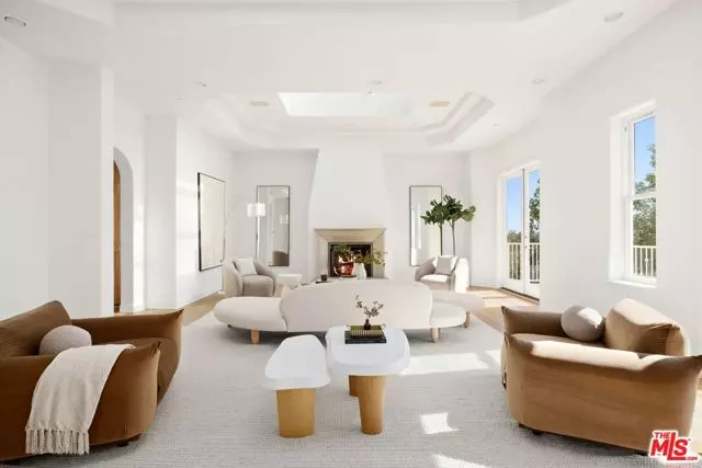 Los Angeles, CA 90077,1939 Stradella Road