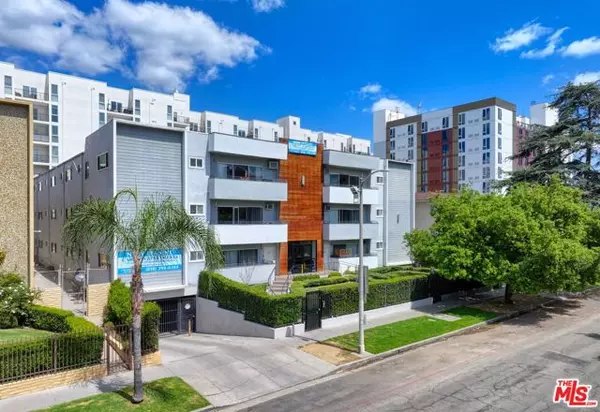 5535 Carlton Way, Los Angeles, CA 90028