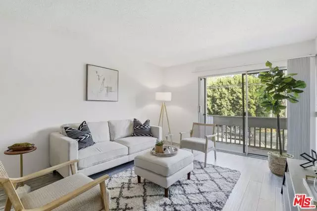 Tarzana (los Angeles), CA 91356,18620 Hatteras Street #276