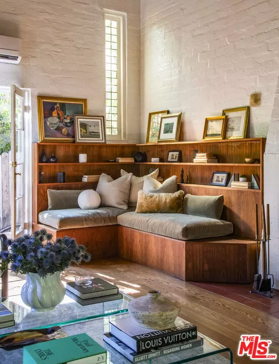 Los Angeles, CA 90046,8027 Willow Glen Road