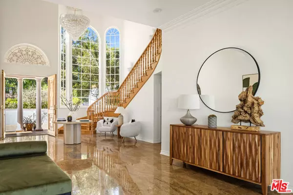 Los Angeles, CA 90027,4509 Dundee Drive