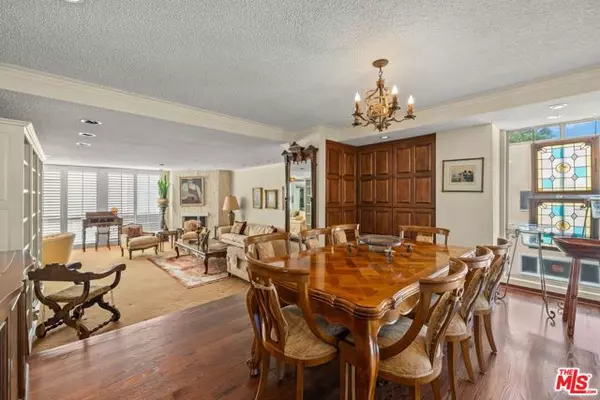 Beverly Hills, CA 90210,321 N Oakhurst Drive #403