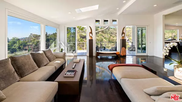 Beverly Hills, CA 90210,1415 Summitridge Drive