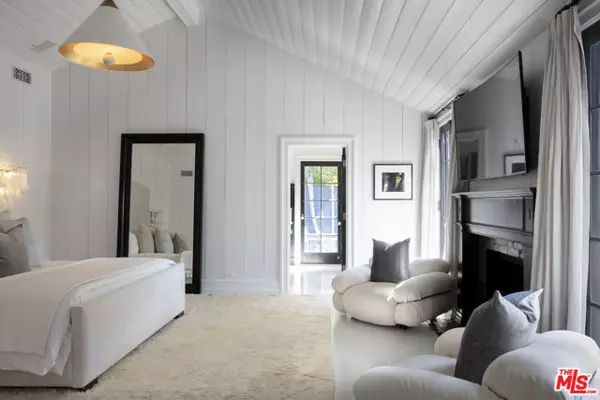 Los Angeles, CA 90049,250 S Chadbourne Avenue