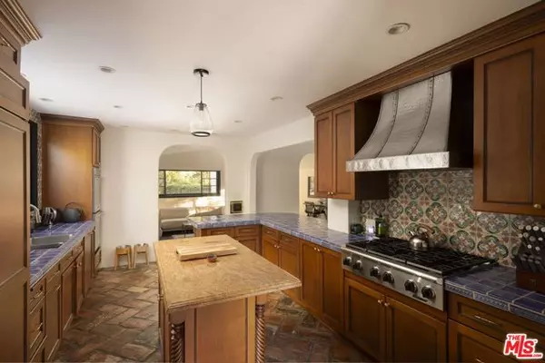 Los Angeles, CA 90068,3278 Primera Avenue